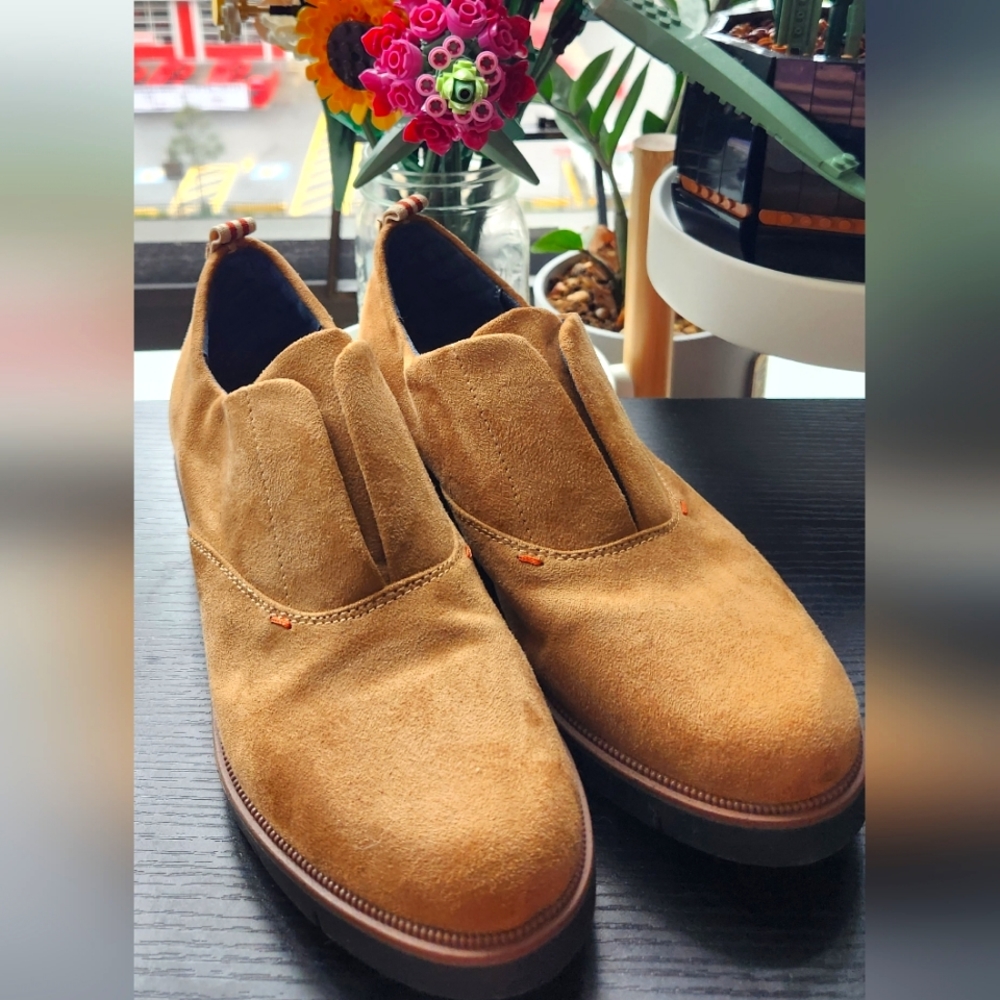 Brown slip-on Loafer/Low Booties